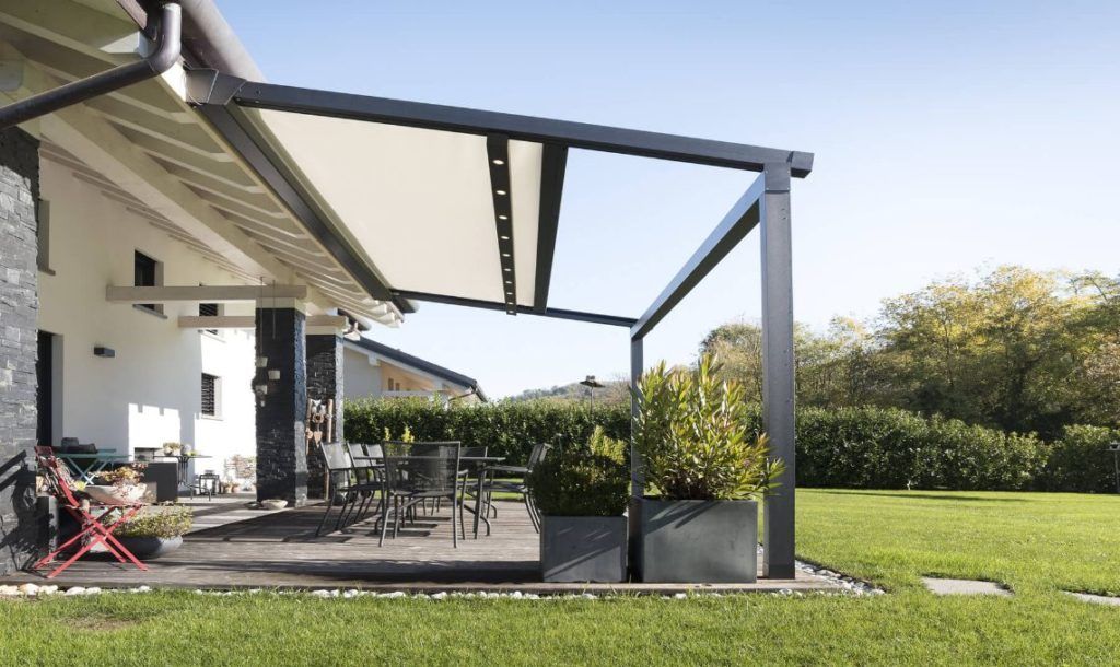 pergola in alluminio con tenda scorrevole a Verona